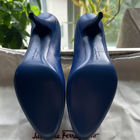 NEW Ferragamo Leather Pump - Picture 5 of 8